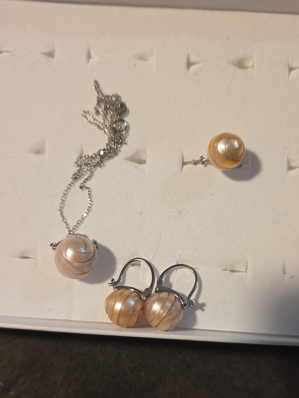 Elegant  Pink  Pearl Necklace and Earrings Set